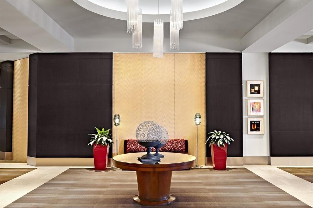 Sheraton Cavalier Calgary Hotel מראה חיצוני תמונה