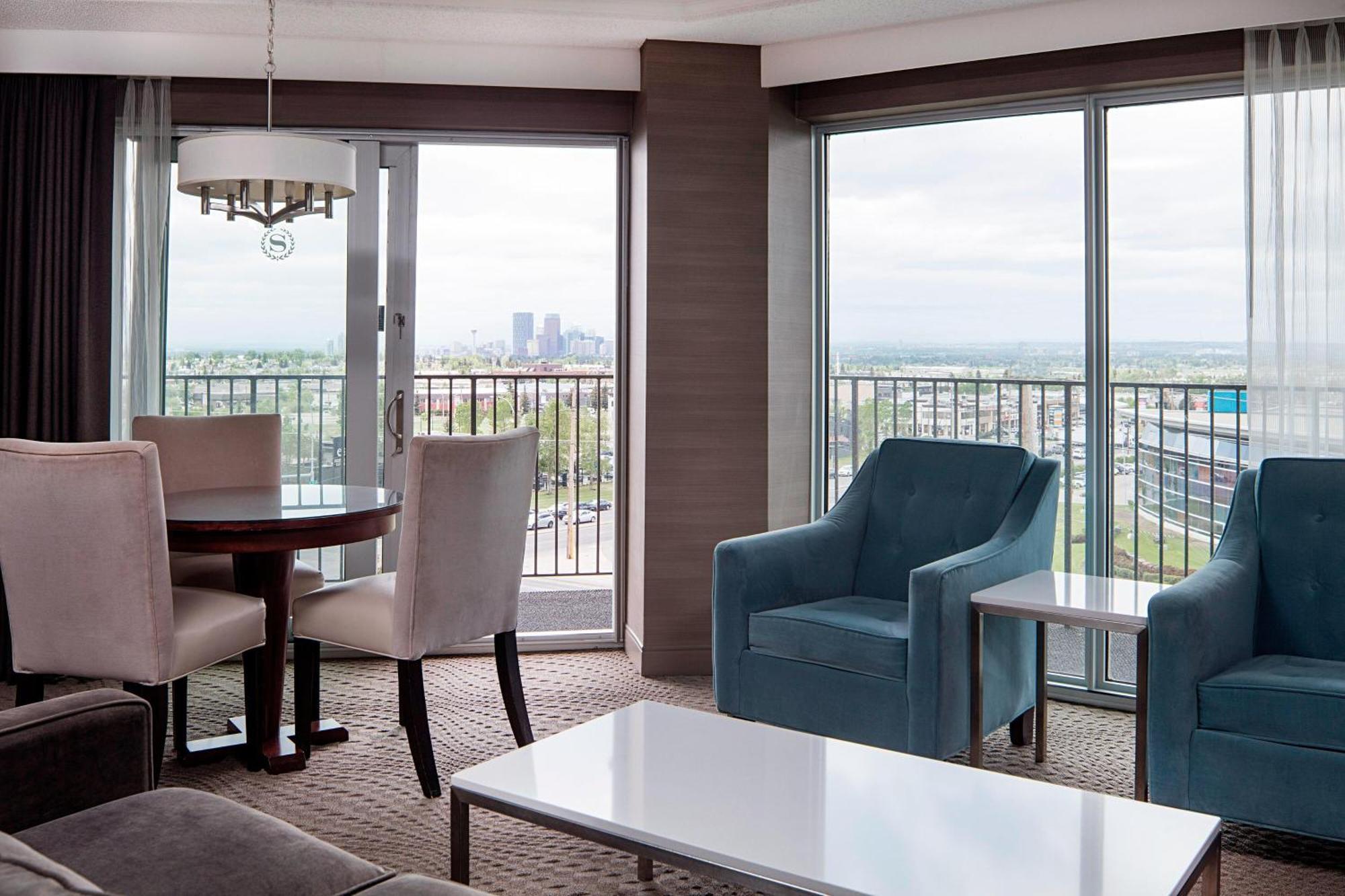Sheraton Cavalier Calgary Hotel מראה חיצוני תמונה