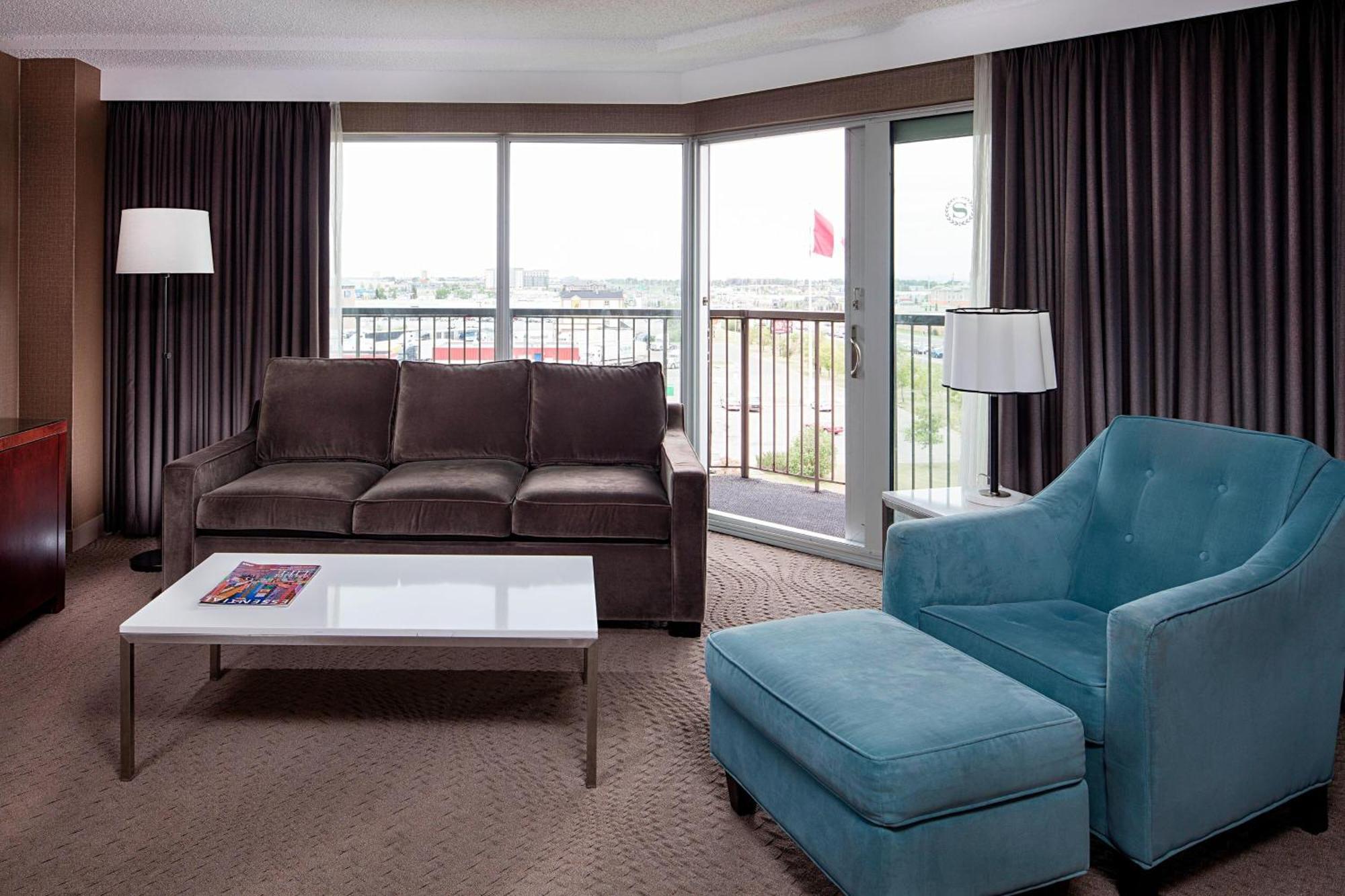 Sheraton Cavalier Calgary Hotel מראה חיצוני תמונה