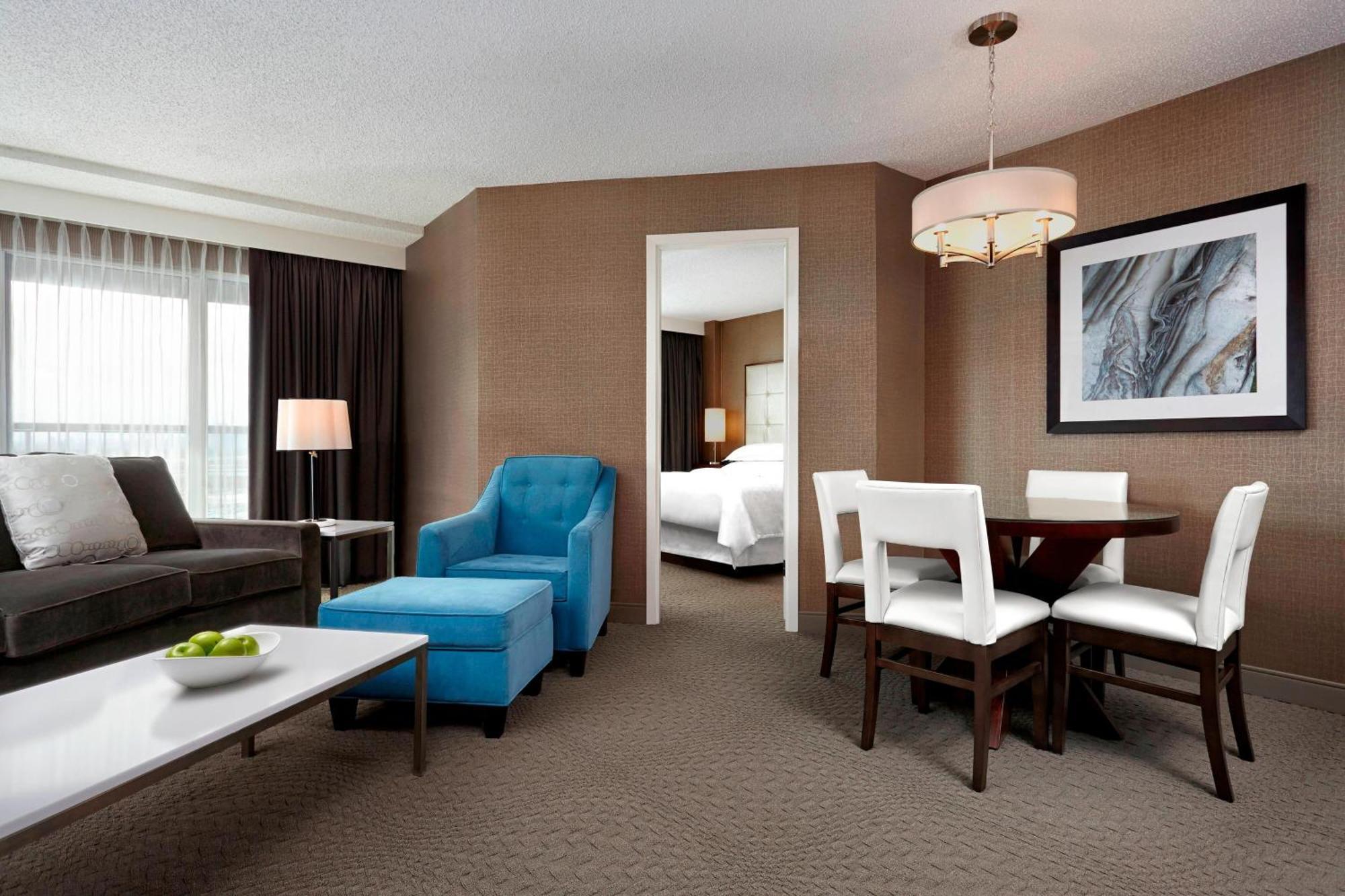 Sheraton Cavalier Calgary Hotel מראה חיצוני תמונה