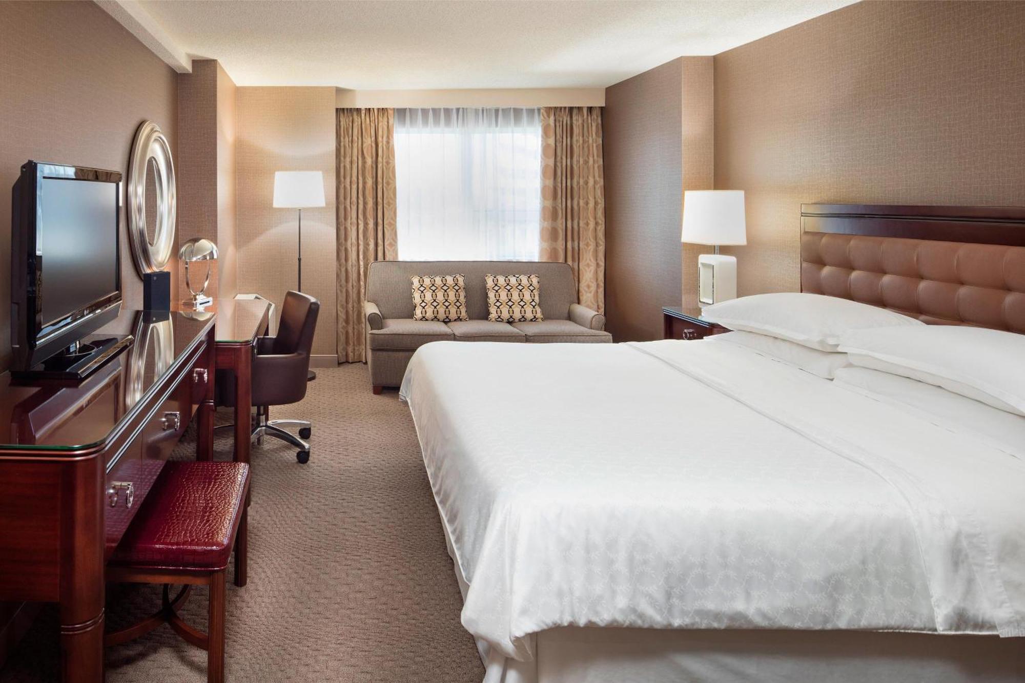 Sheraton Cavalier Calgary Hotel מראה חיצוני תמונה