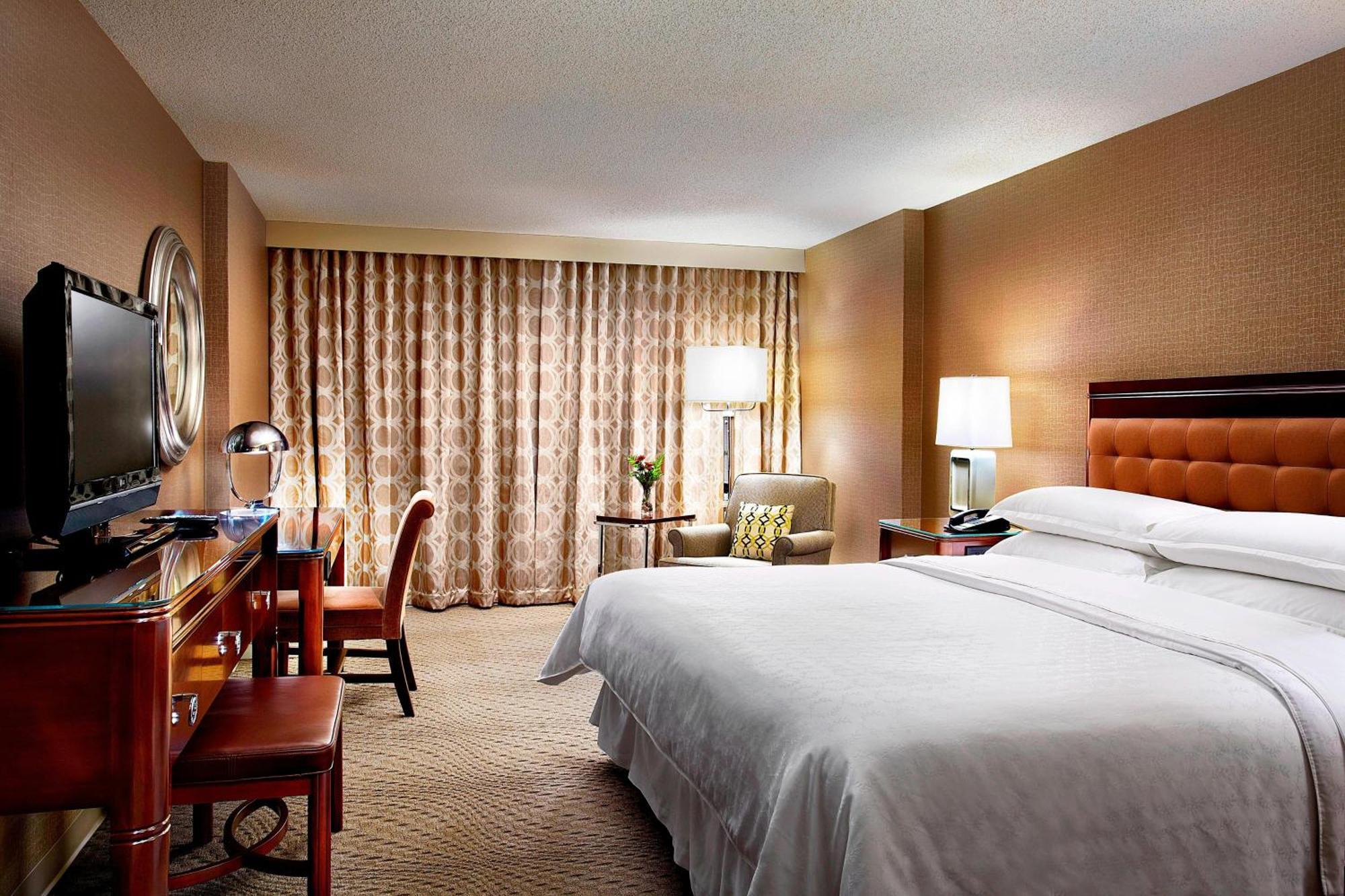 Sheraton Cavalier Calgary Hotel מראה חיצוני תמונה