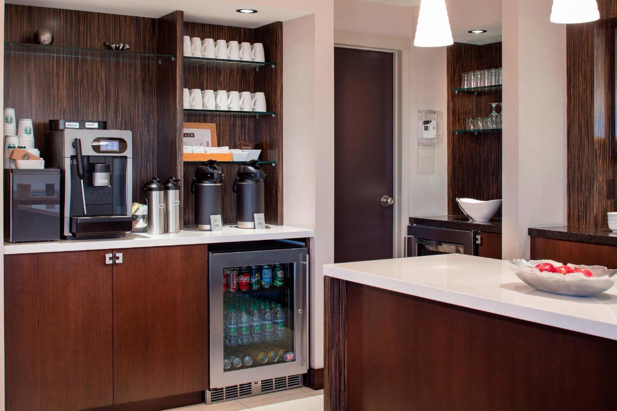 Sheraton Cavalier Calgary Hotel מראה חיצוני תמונה