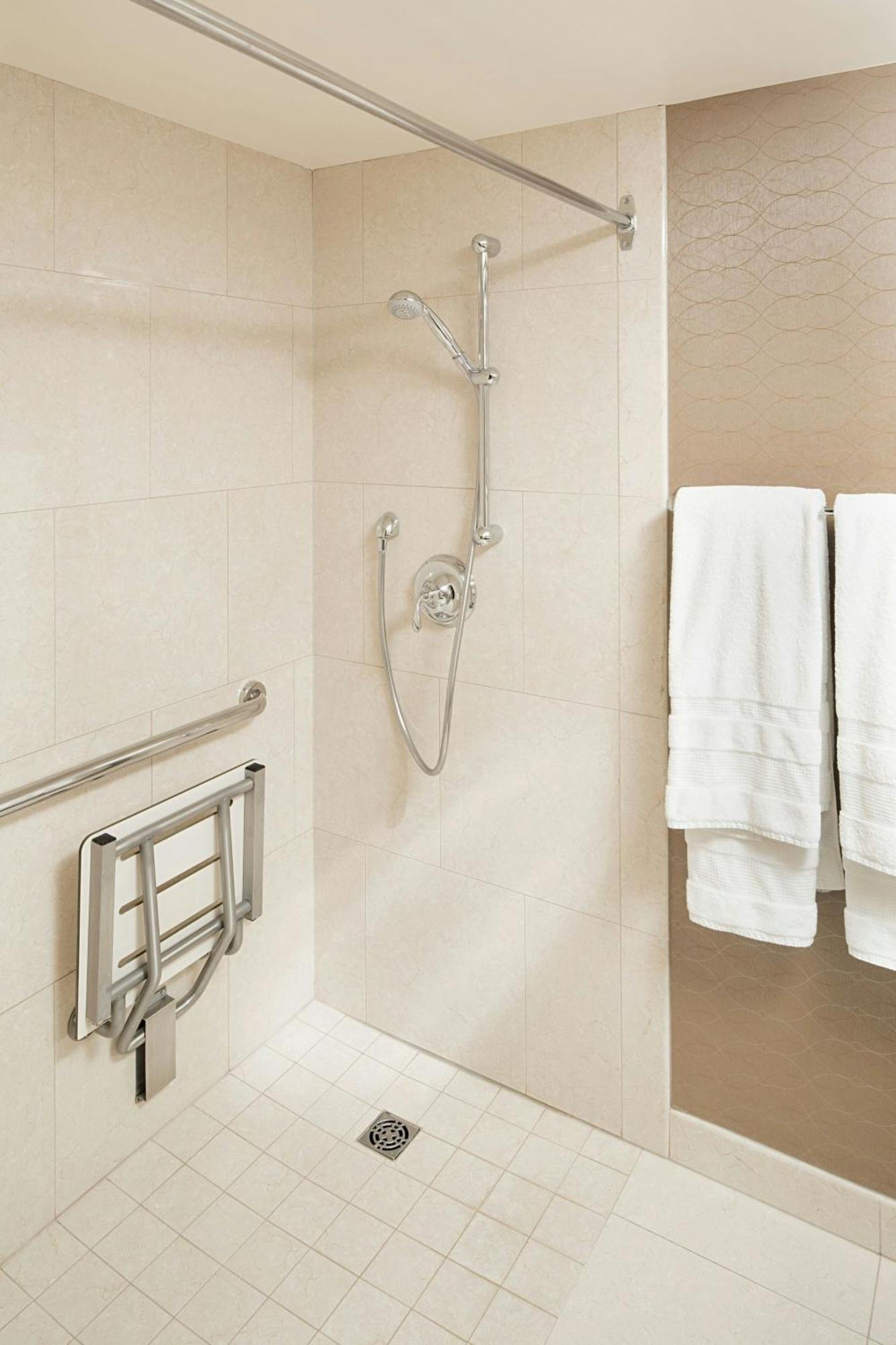 Sheraton Cavalier Calgary Hotel מראה חיצוני תמונה