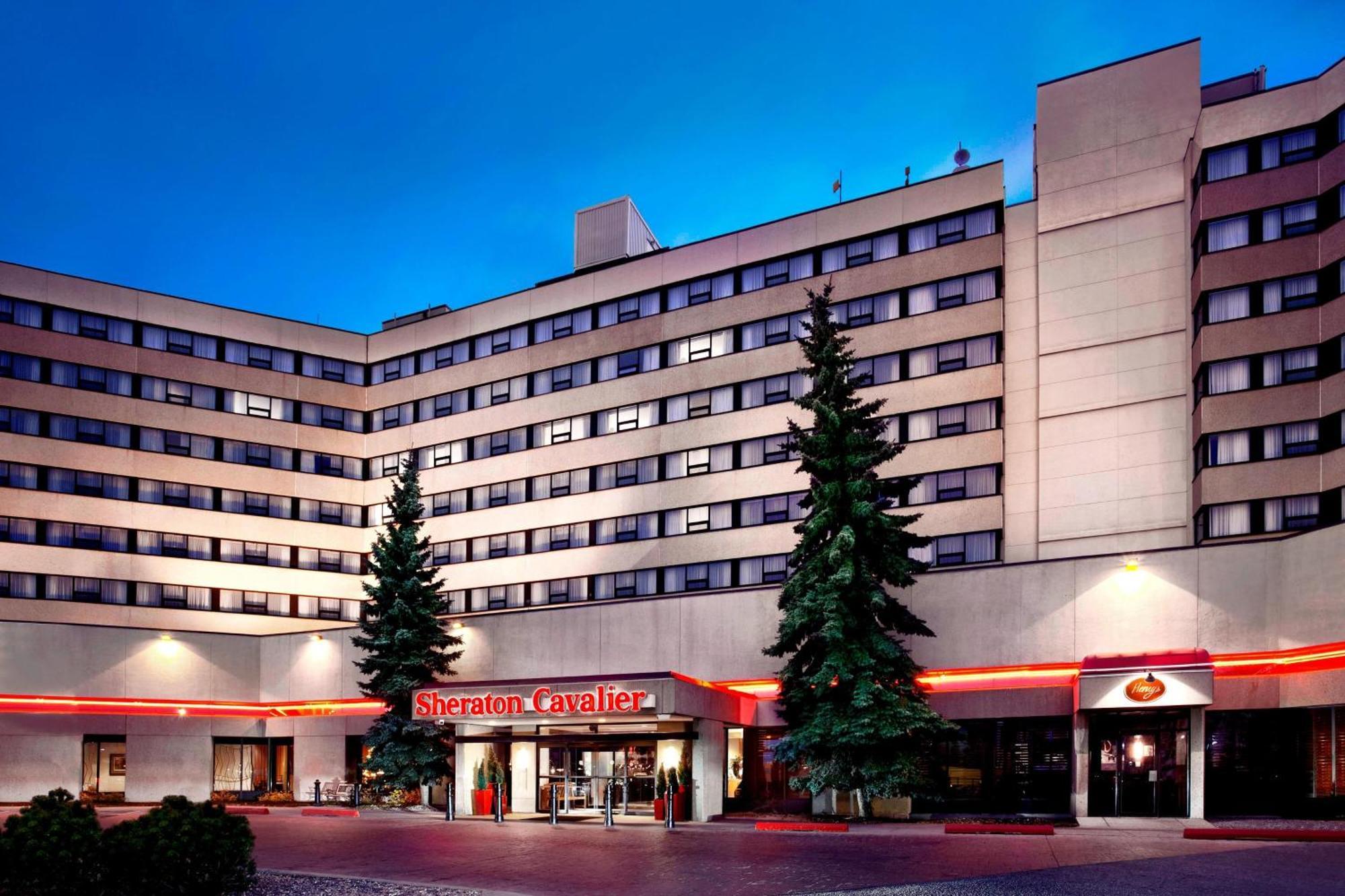Sheraton Cavalier Calgary Hotel מראה חיצוני תמונה