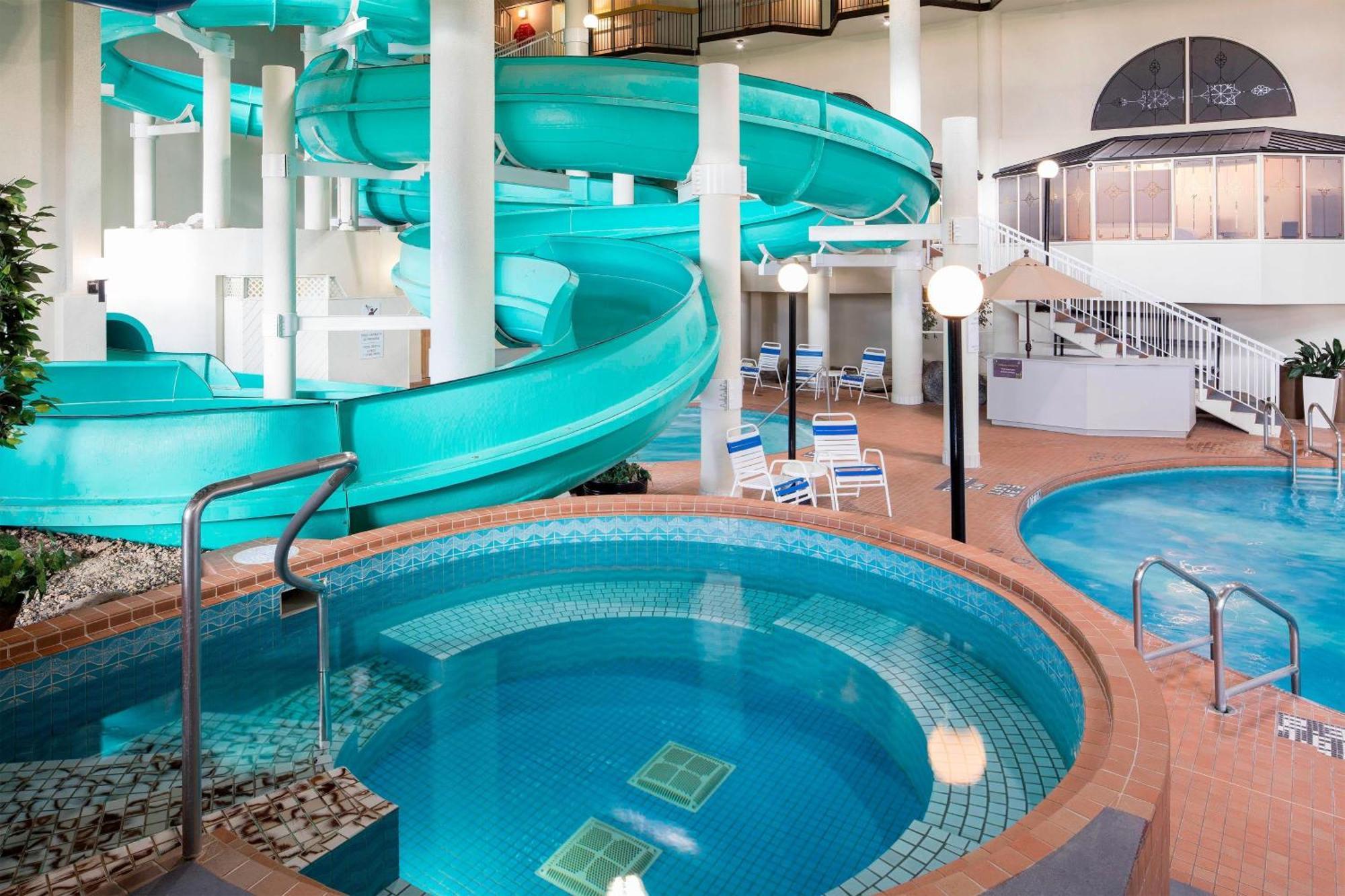 Sheraton Cavalier Calgary Hotel מראה חיצוני תמונה
